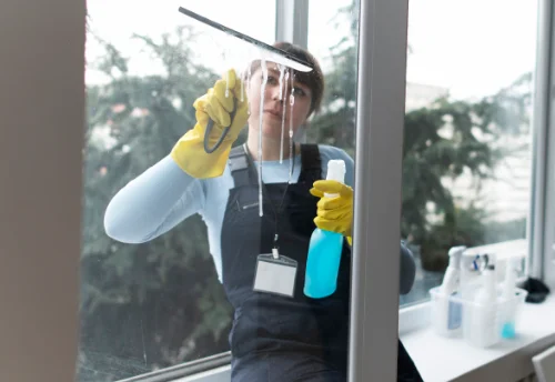 Nettoyage de vitres intérieures et extérieures à Combret
